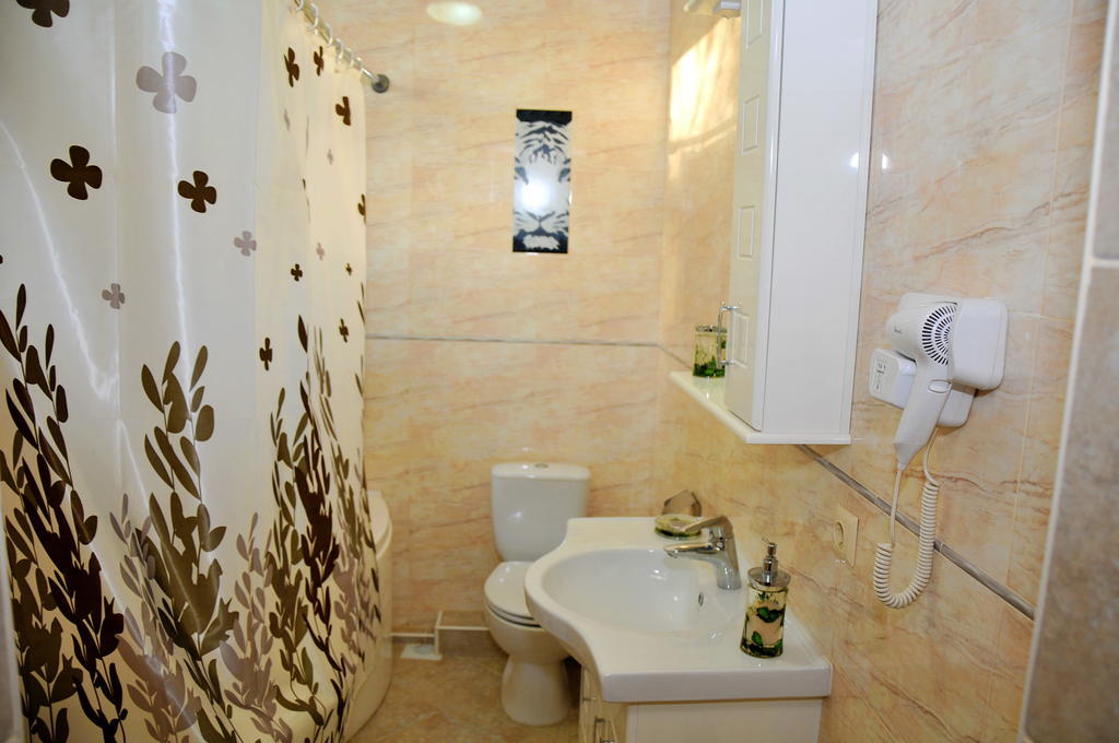 Totem Hotel Shymkent Esterno foto