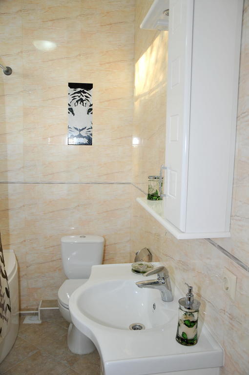 Totem Hotel Shymkent Esterno foto