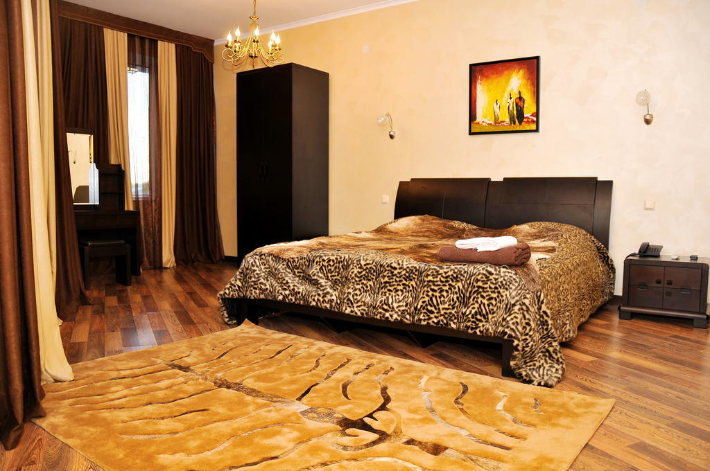 Totem Hotel Shymkent Esterno foto