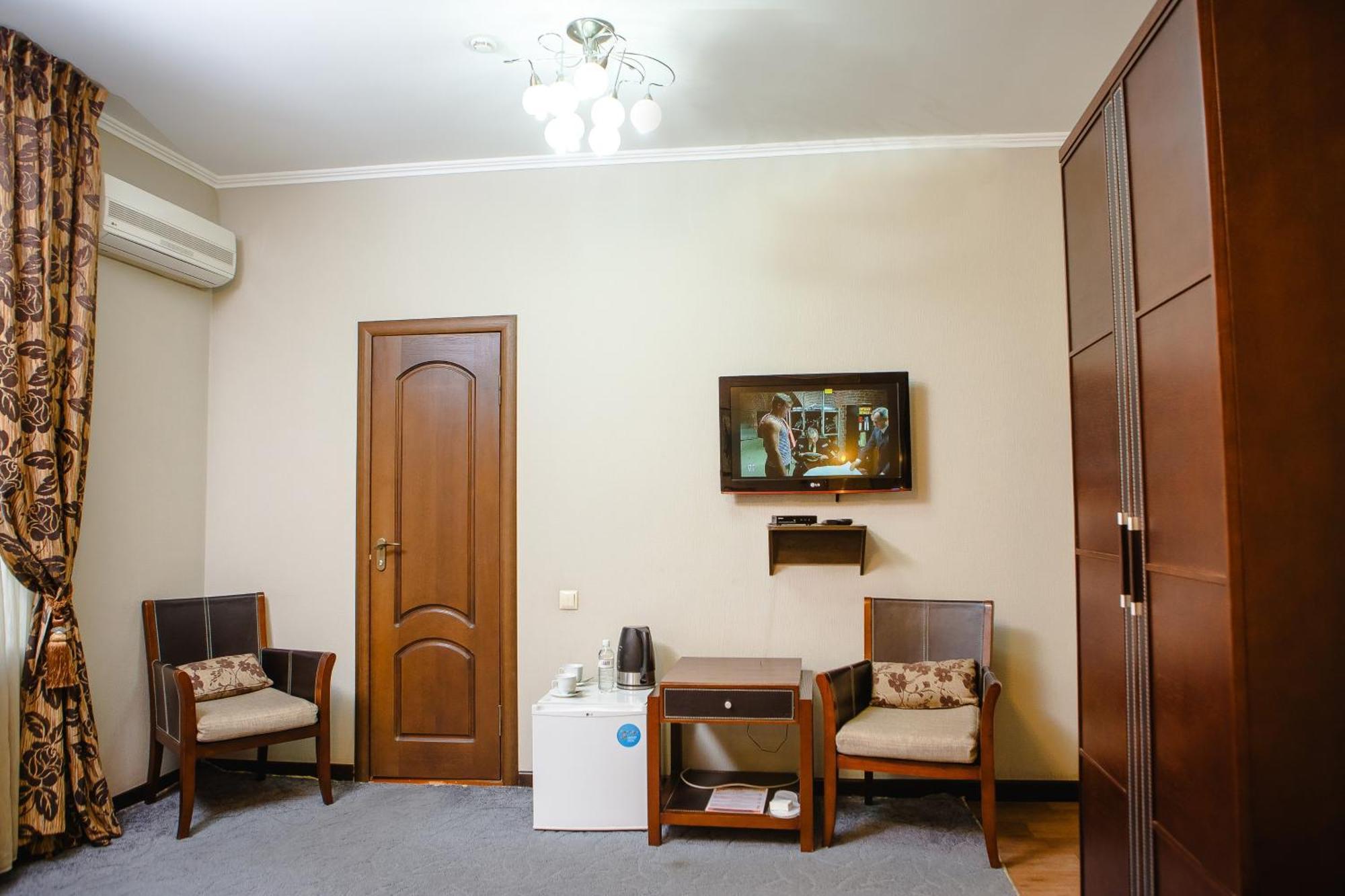 Totem Hotel Shymkent Esterno foto