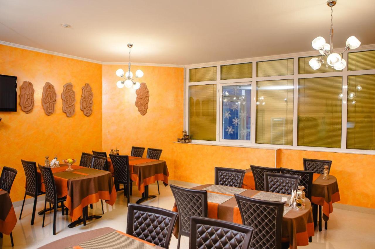 Totem Hotel Shymkent Esterno foto